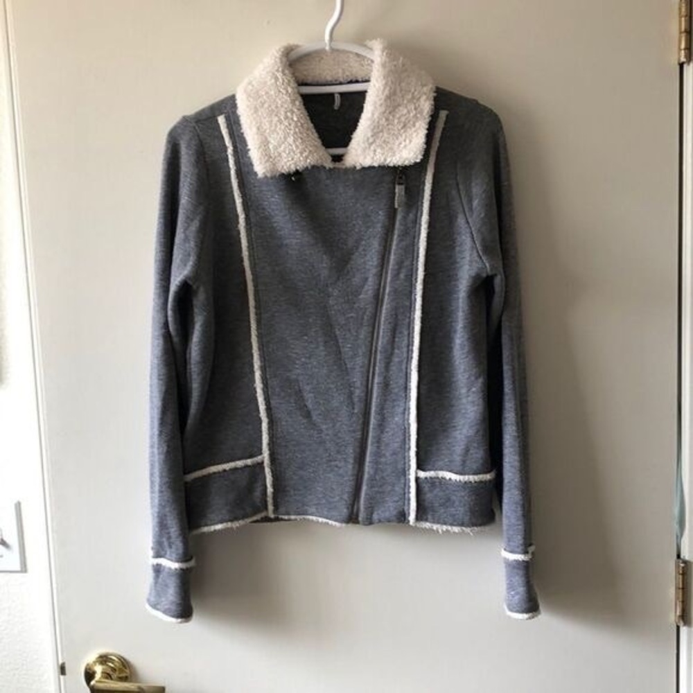 Splendid Gray Teddy Jacket with Cream Accents